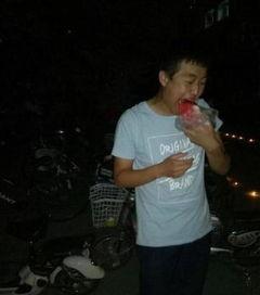 吃瓜群众被爆头,震惊网络