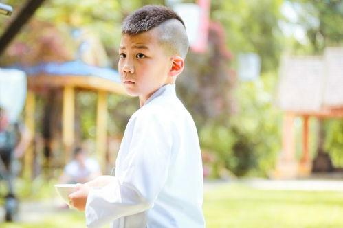 爸爸蒙眼吃瓜,爸爸的趣味吃瓜大作战