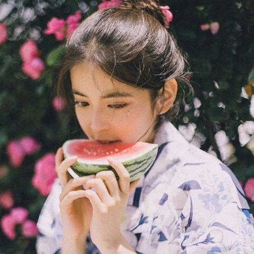 头像女吃瓜男卖瓜,女吃瓜男卖瓜，趣味横生的市井生活