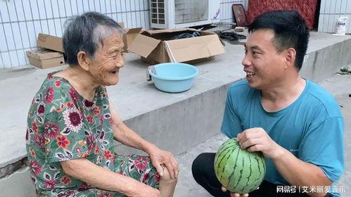 吃老家大瓜姥姥