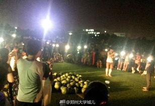 现场围观吃瓜群众